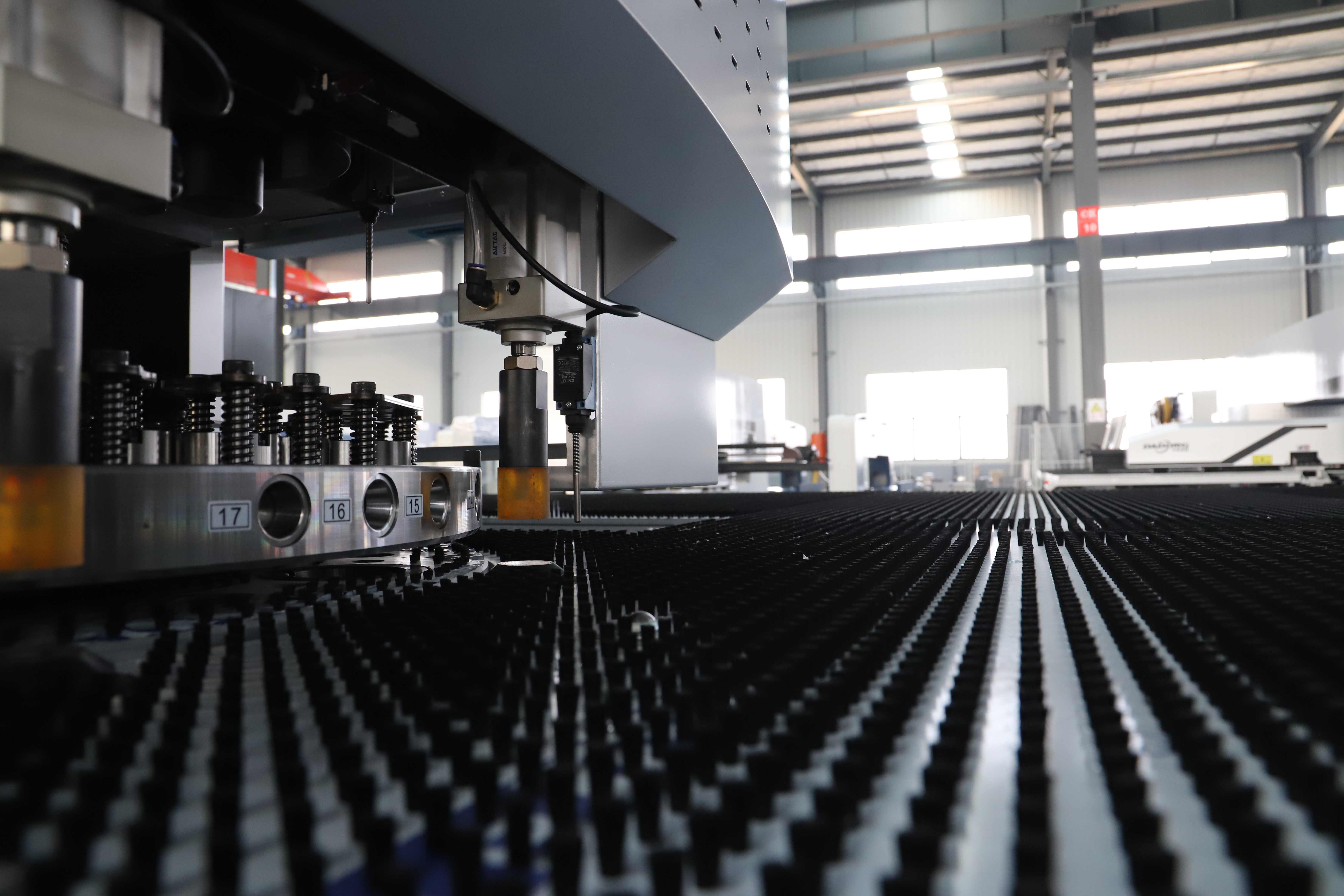 Штамповка. Лазерная резка.  Гибка. Раскрой на ножницах. Автоматизация.